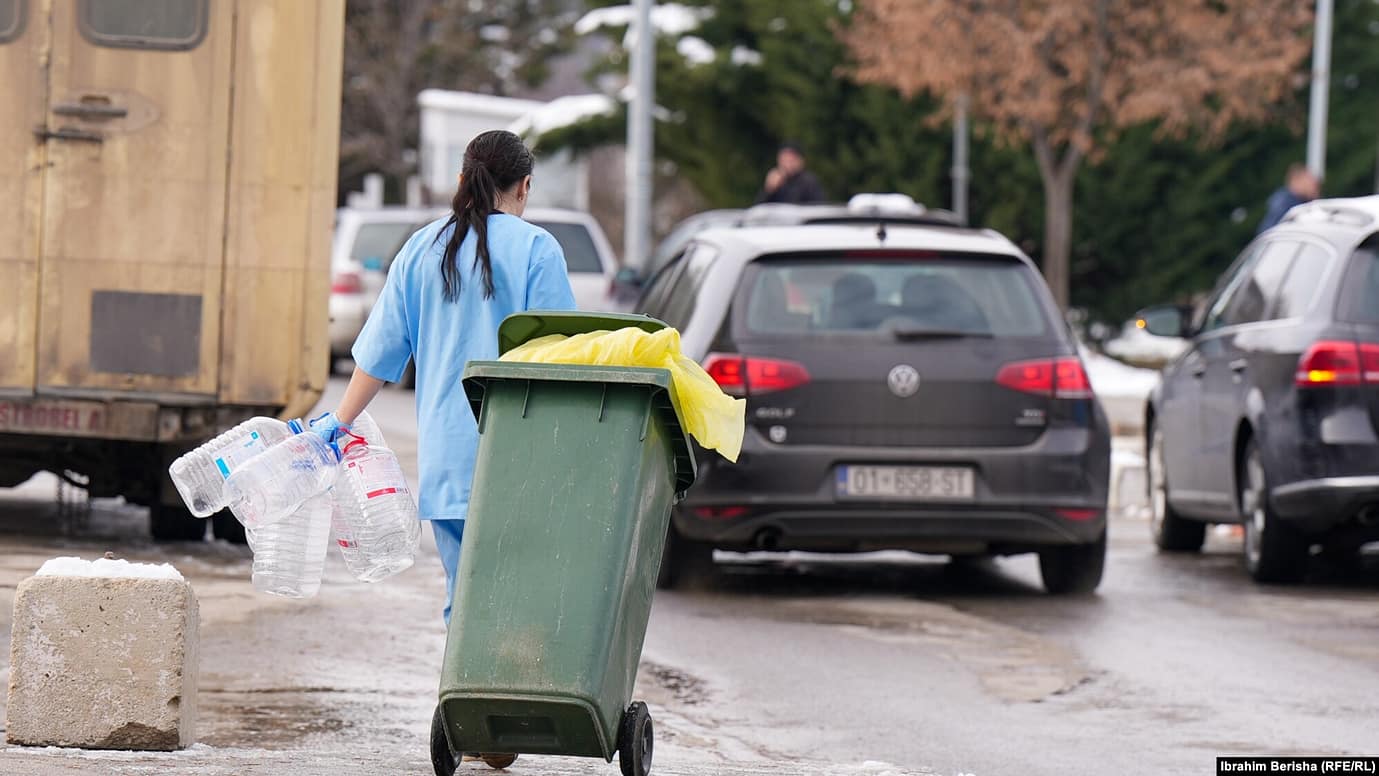 Me pagë nën minimale, punëtorët e sigurimit dhe mirëmbajtjes shkelen në institucione